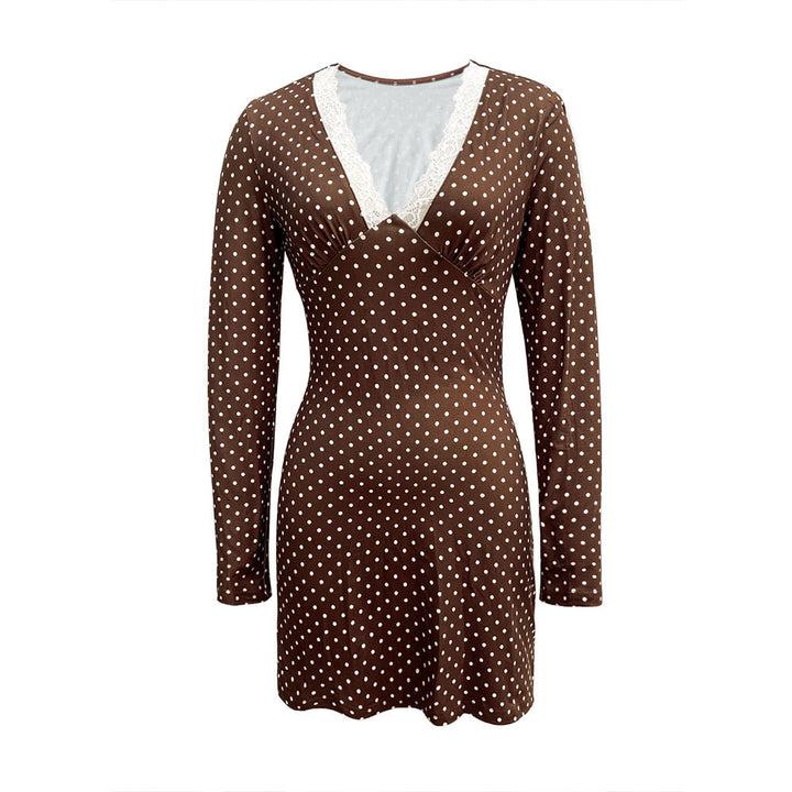 Robe mini pour femmes avec un élégant col en V et un motif à pois ludique Chic & Stil