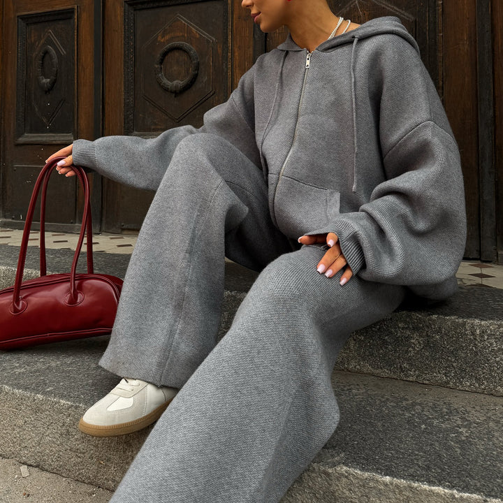 Oversized hoodie for women with a relaxed fit and soft materials Lune London