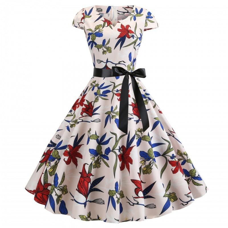 Robe évasée pour femmes avec motif floral et coupe ajustée Chic & Stil