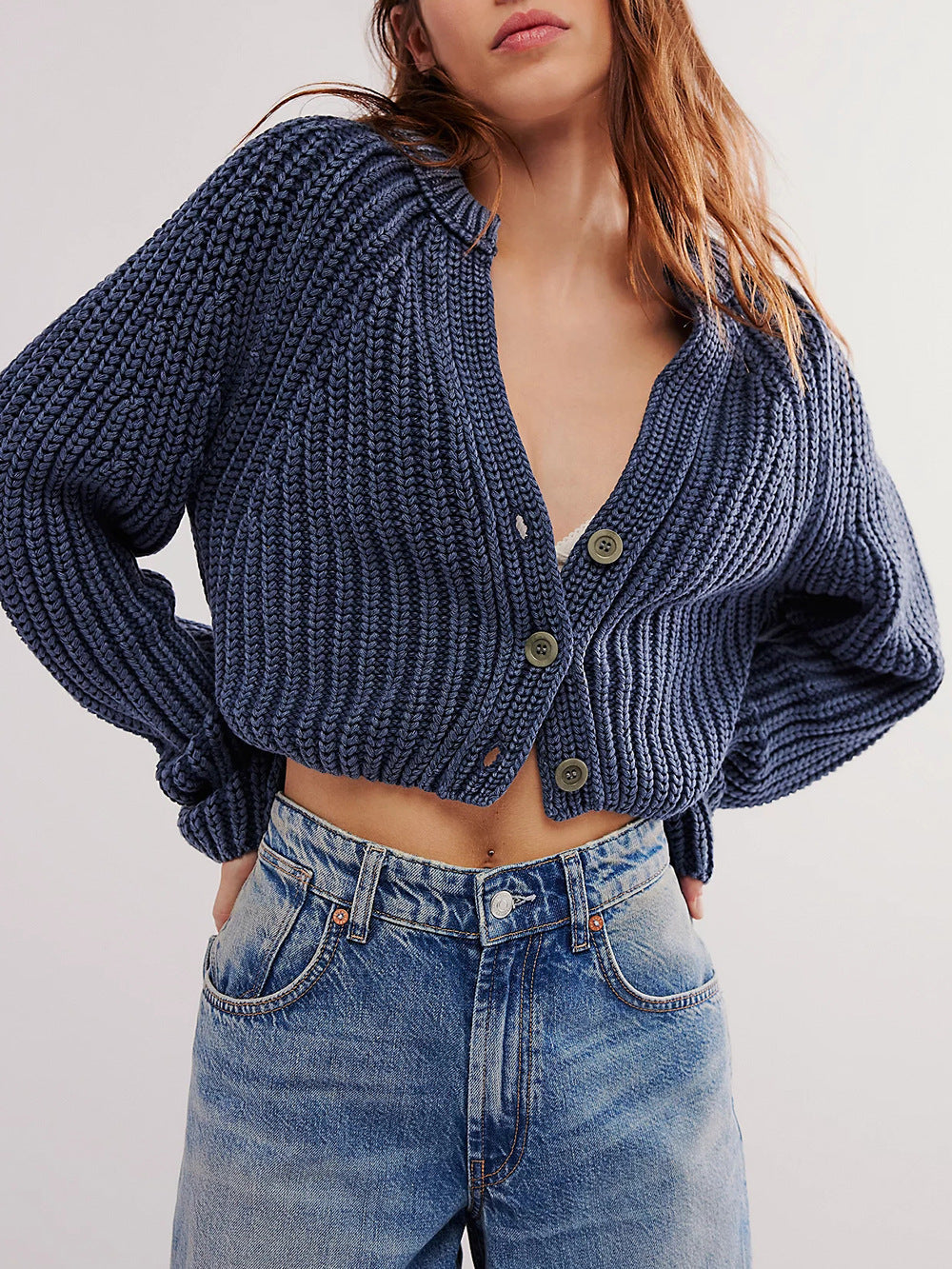 Gilet en maille léger pour femmes avec grands boutons et coupe moderne Chic & Stil