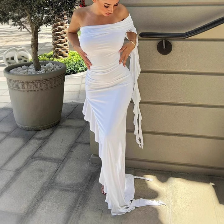 Ladies Elegant Maxi Dress Off-Shoulder with Asymmetrical Hem and Chic Ruffle Details Style