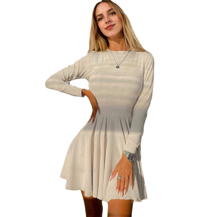 Robe tricotée décontractée pour femmes avec manches longues et jupe évasée Chic & Stil