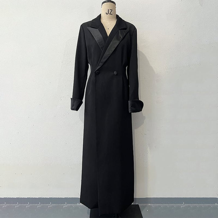 Ladies Elegant Evening Coat with Double-Breasted Buttons and Satin Accents Lune London