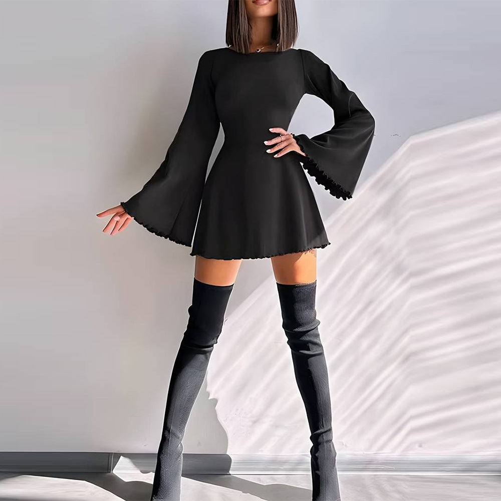 Robe mini femme avec manches trompette et ourlet sculptural Chic & Stil