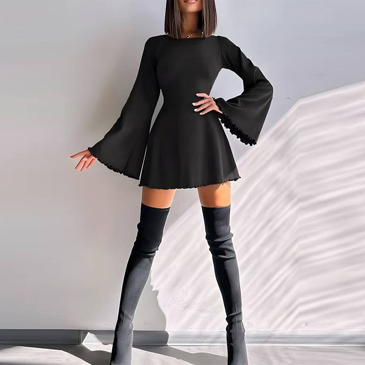 Robe mini femme avec manches trompette et ourlet sculptural Chic & Stil