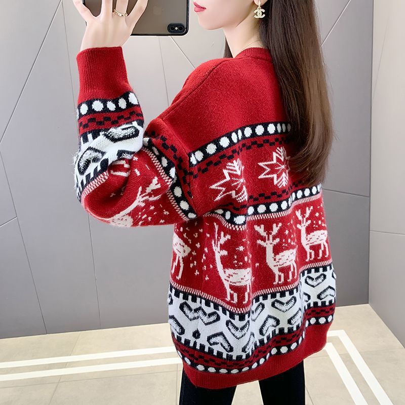 Chunky knit pullover for ladies with festive reindeer motif and modern design Lune London