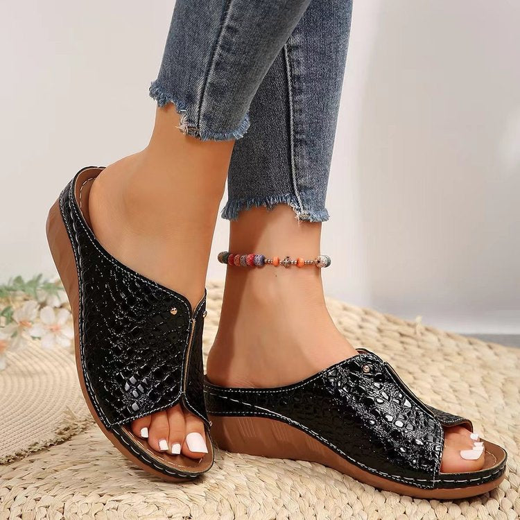 Women comfortable and stylish slippers Lune London