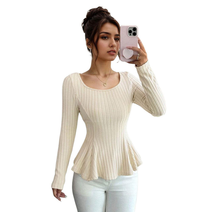 Chic & Stil Women's Elegant Ribbed Top with a Slim Fit and Folded Sleeves