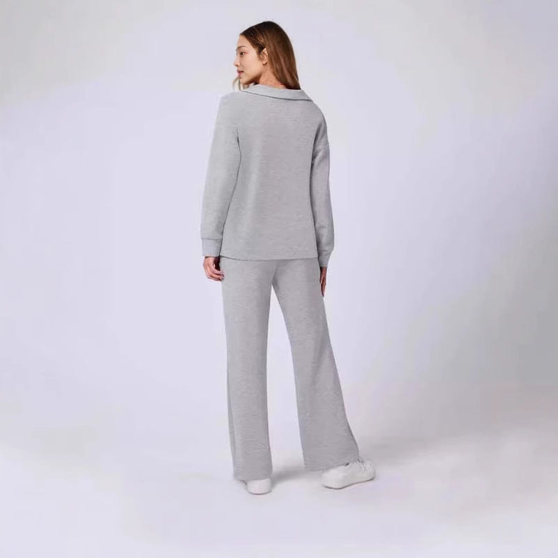 Casual lounge set for women with loose fit and comfortable V neck Lune London