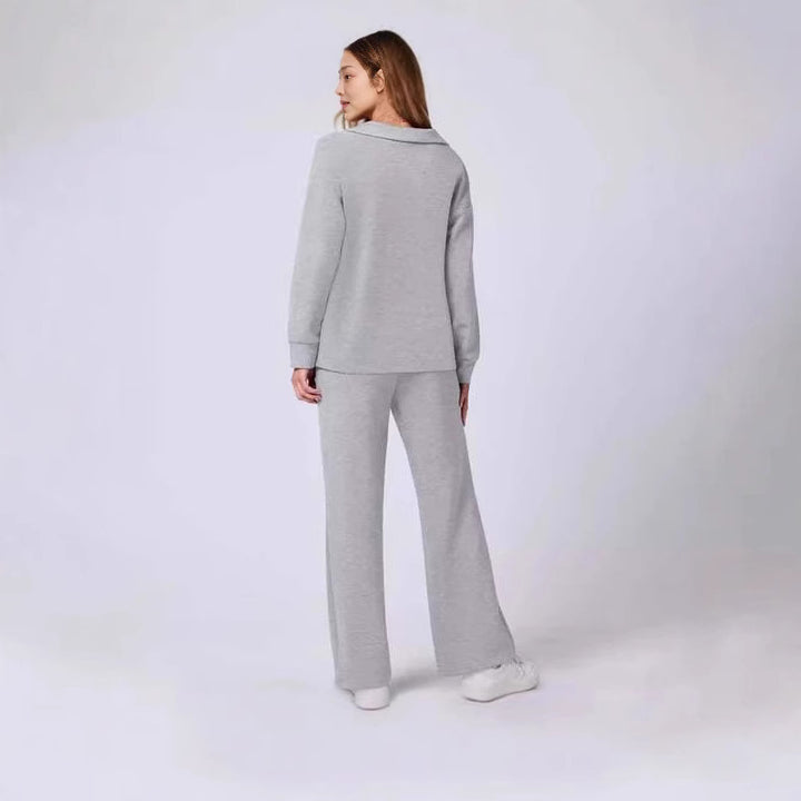Casual lounge set for women with loose fit and comfortable V neck Lune London