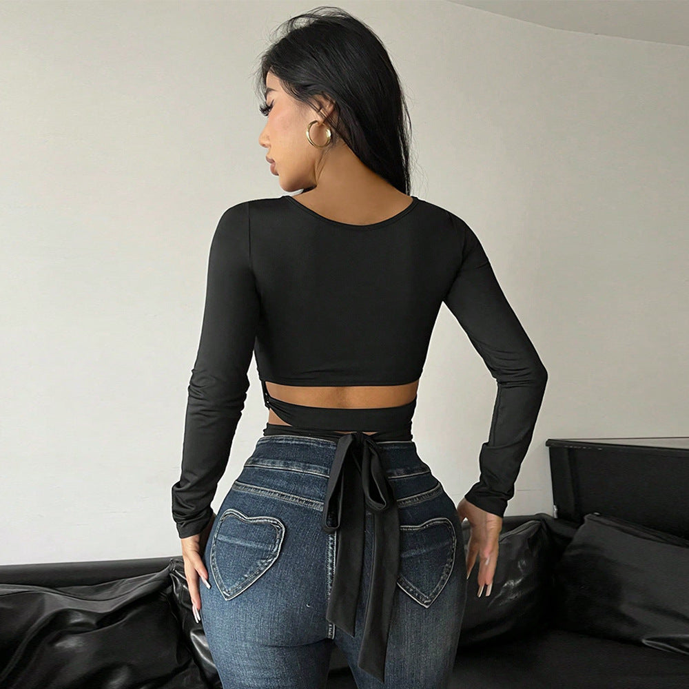 T-shirt long à manches longues pour femmes tendance avec détail de nœud sophistiqué et design découpé Chic & Stil