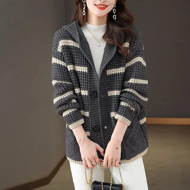 Cardigan rayé pour femmes avec capuche et grandes poches Chic & Stil