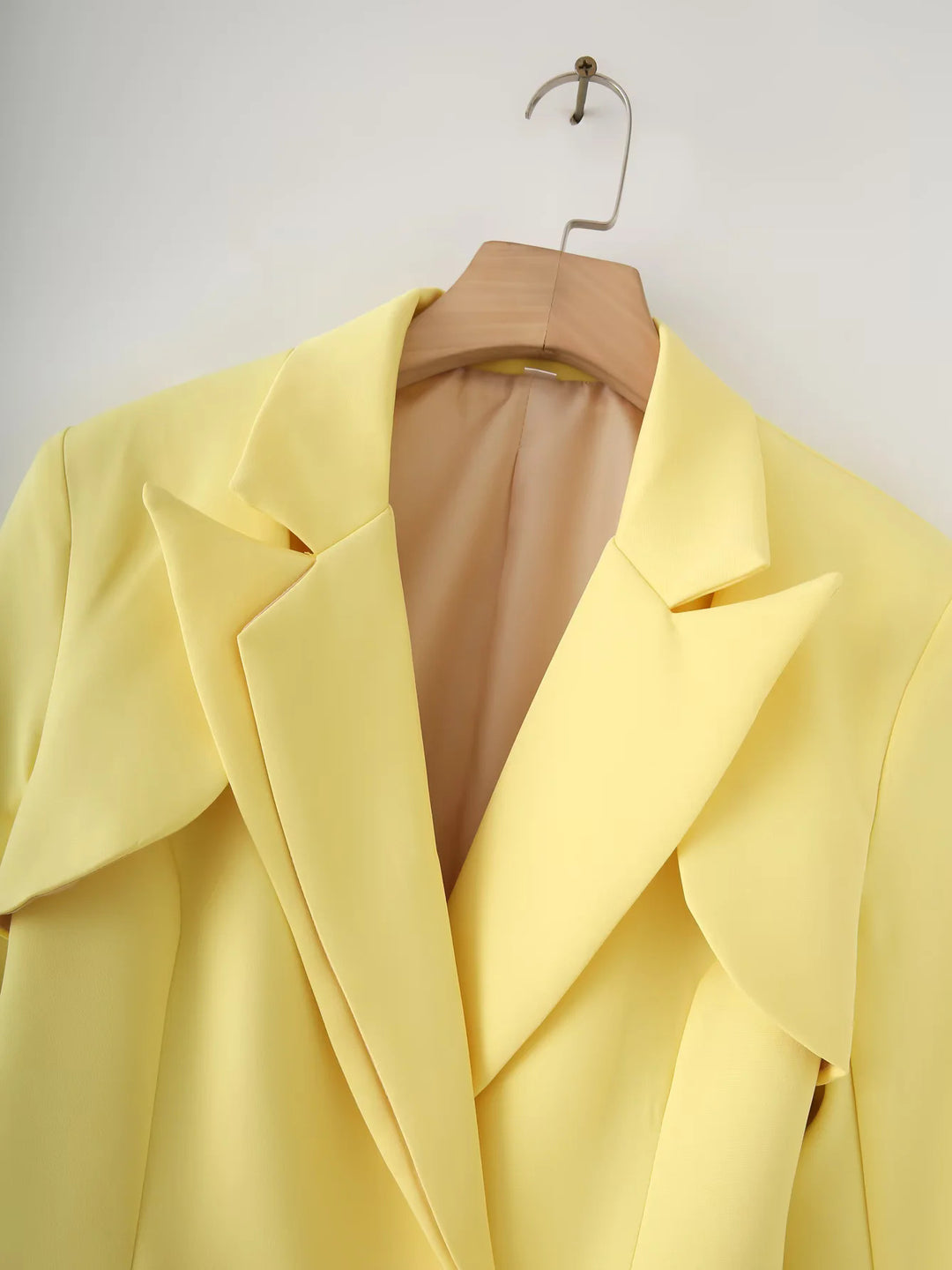 Structured blazer for women with elegant cuffed sleeves and a decorative closure Lune London