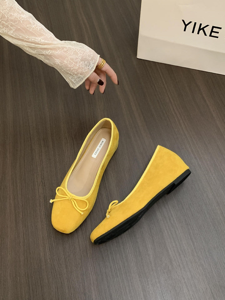 Women's ballerinas with delicate bow detail and velvety surface texture Lune London