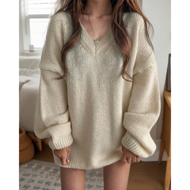 Oversized knitted sweater for women with V-neck and loose sleeves Lune London