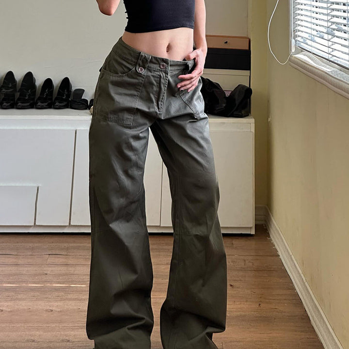 Loose cargo pants for women with practical pockets and tailored fit Lune London