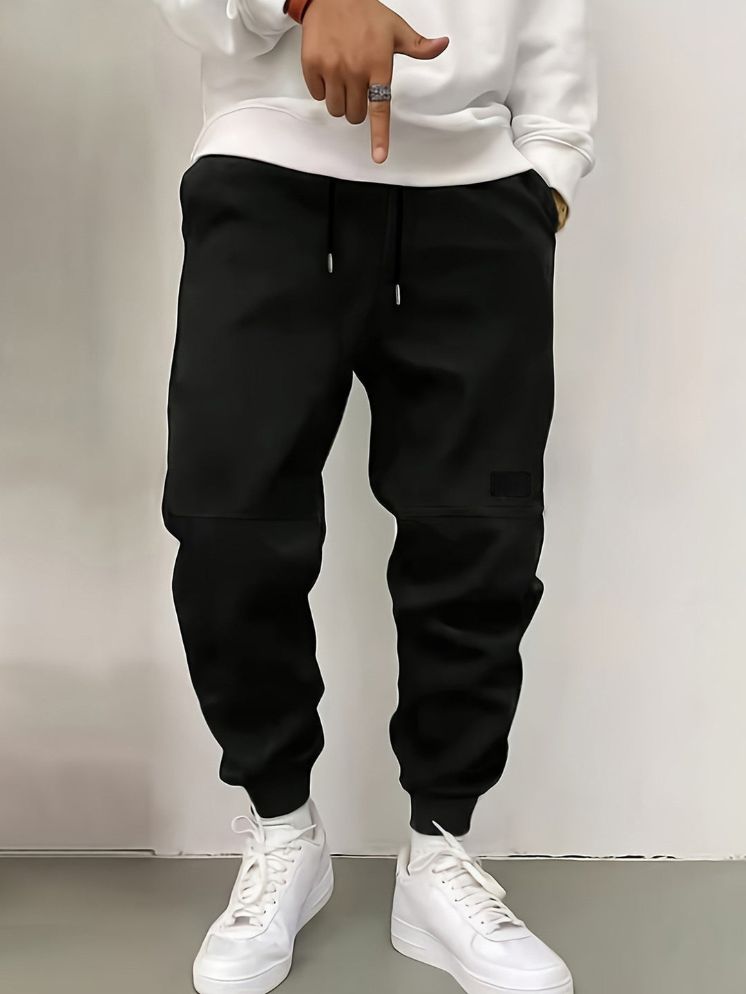 Comfortable jogging pants for men with functional pockets Lune London