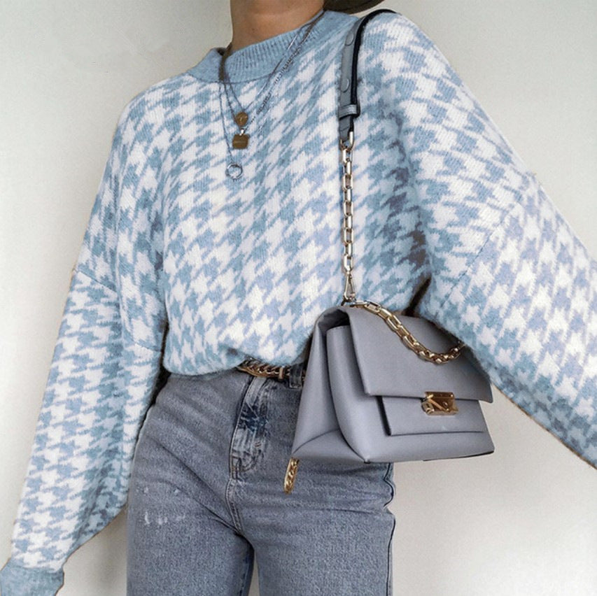 Women Oversized sweater with classic checkered design and soft cotton material Lune London