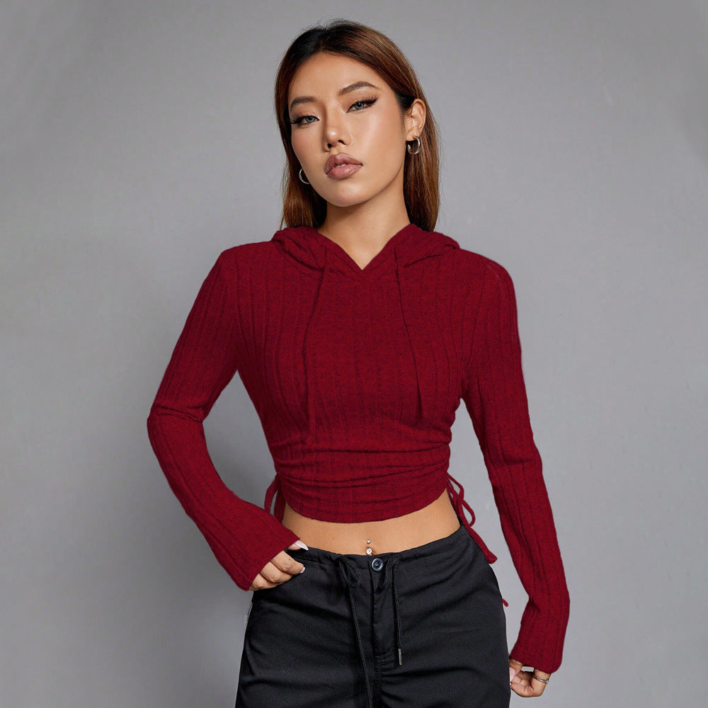 Chic & Stil Women's Cropped Long Sleeve Hooded Top with Elegant Ribbed Pattern