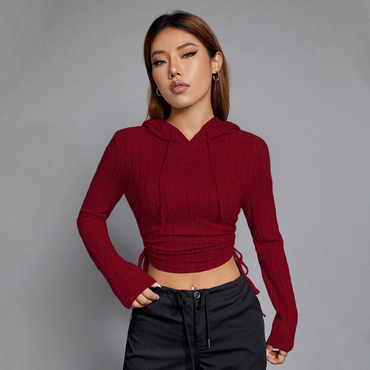 Chic & Stil Women's Cropped Long Sleeve Hooded Top with Elegant Ribbed Pattern