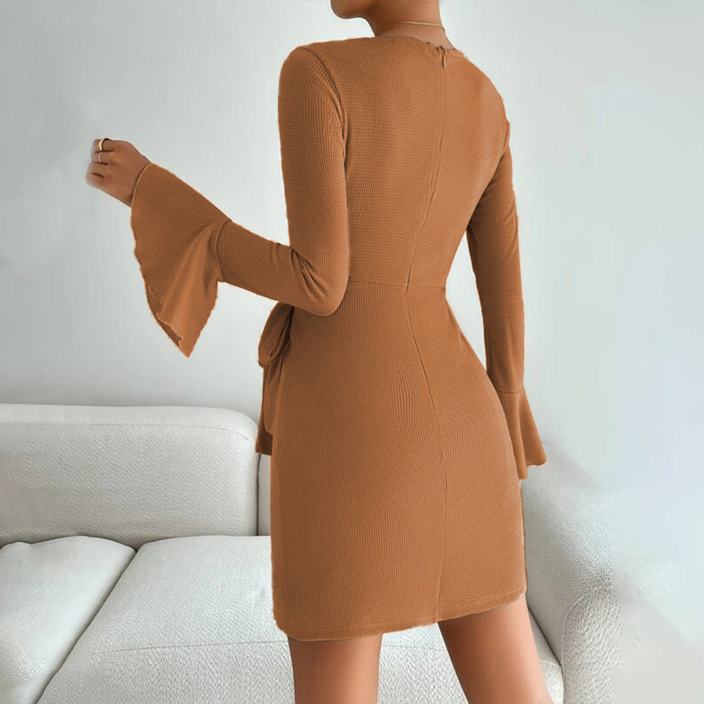 Robe portefeuille pour femmes avec des manches larges et un ourlet ajusté Chic & Stil