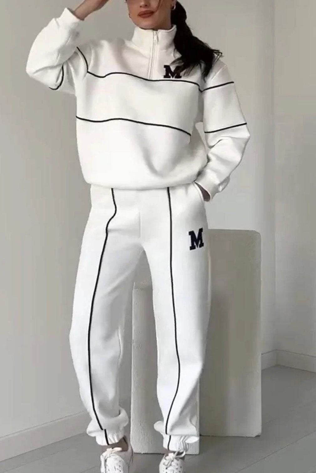 Sporty lounge suit for women with high collar and elastic waist Lune London