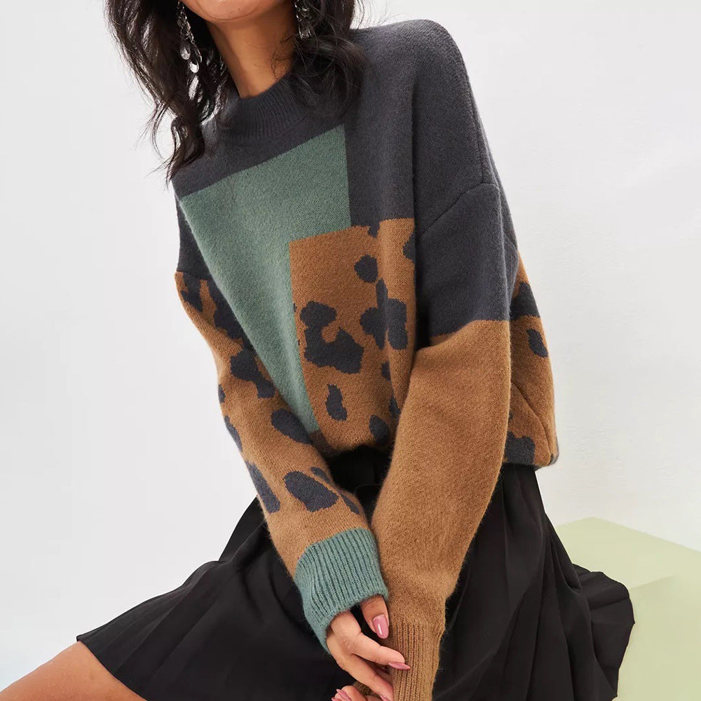 Fashionable women's sweater with graphic pattern and raglan sleeves Lune London