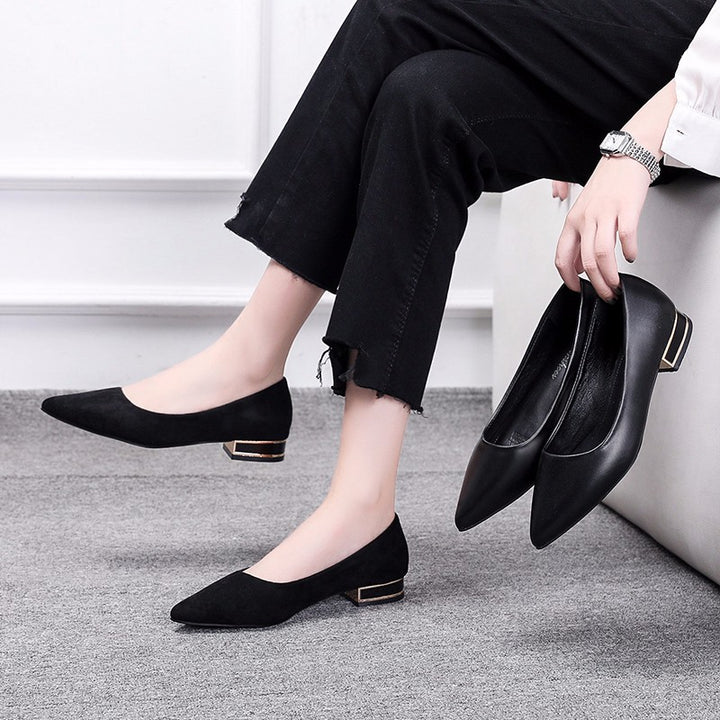 Elegant ladies' pumps with a comfortable block heel Lune London