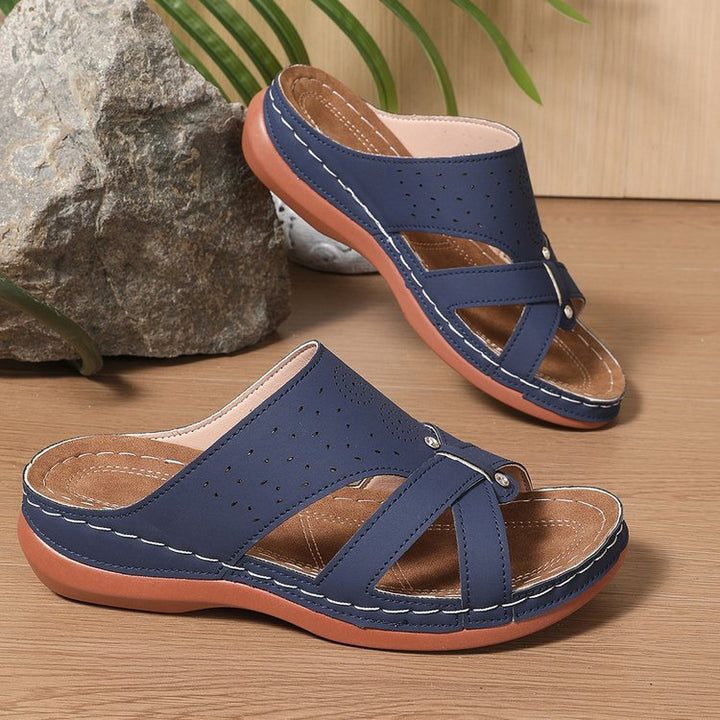 Women's comfortable clogs with a trendy cut and a breathable surface structure Lune London