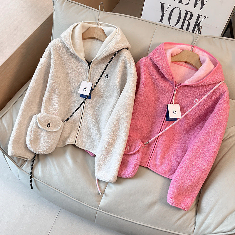 Veste en polaire confortable pour femmes avec capuche et sac à épaule pratique Chic & Stil