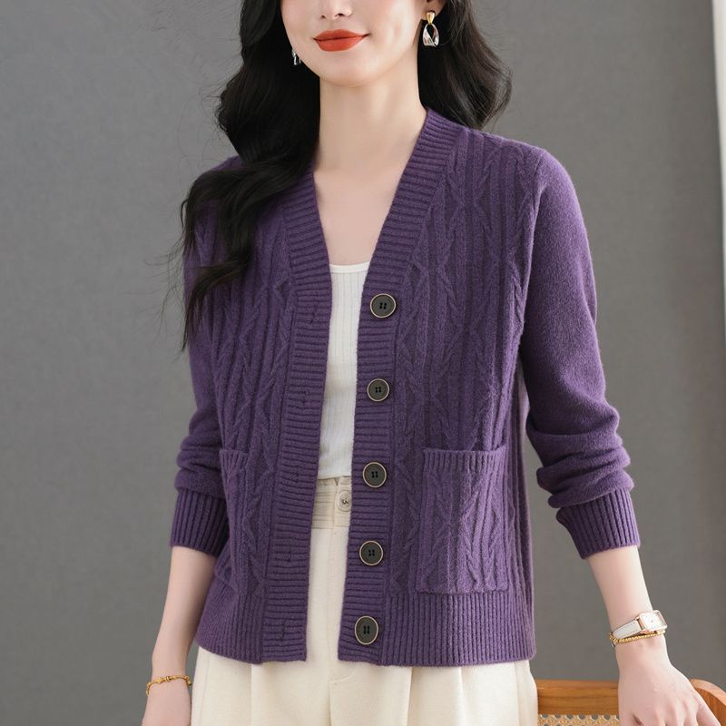 Cardigan pour femmes avec un motif à cables fins et poches pratiques Chic & Stil
