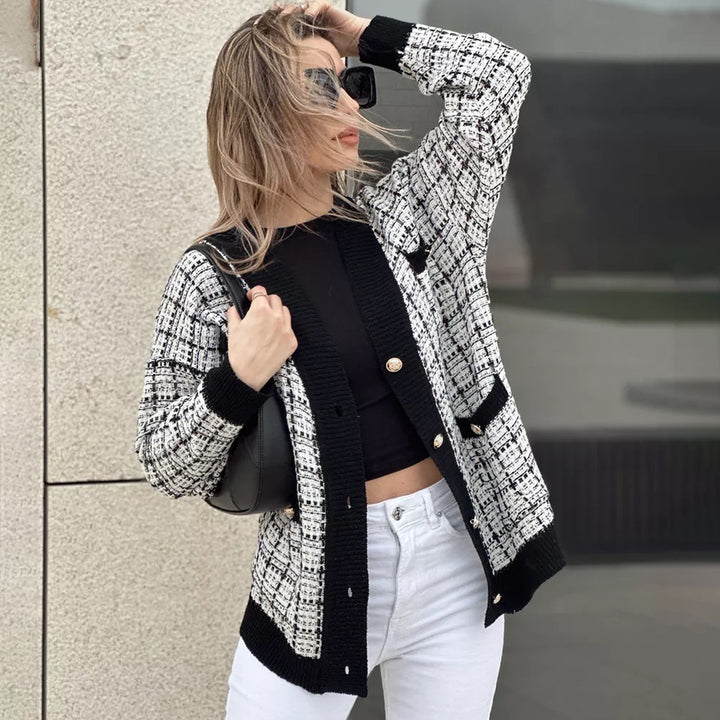 Cardigan féminin à la mode avec un élégant motif à carreaux et des poches Chic & Stil