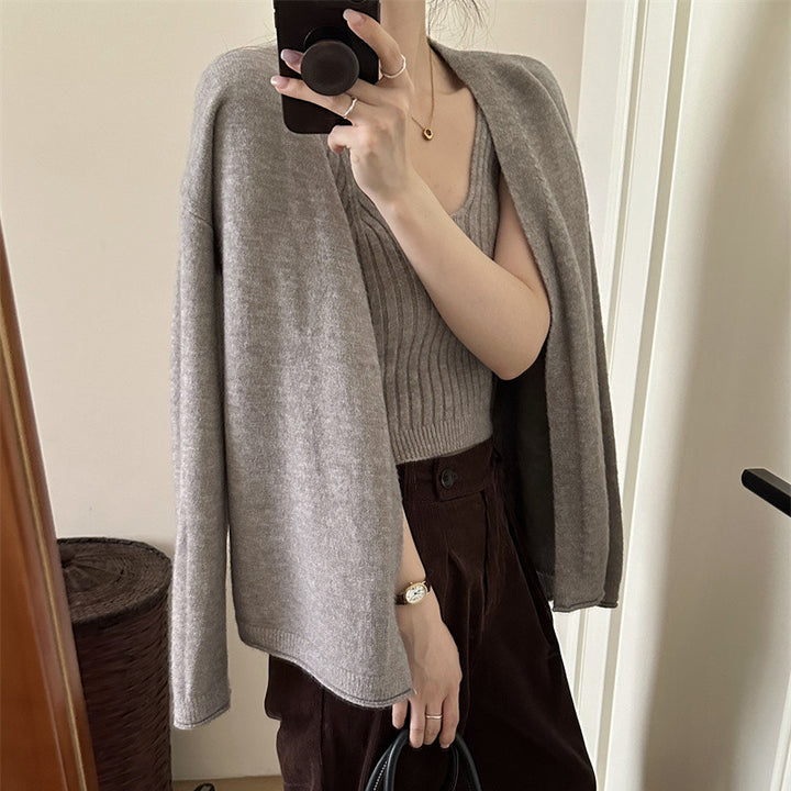 Cardigan en tricot confortable pour femmes avec des manches ouvertes et une texture douce et duveteuse Chic & Stil