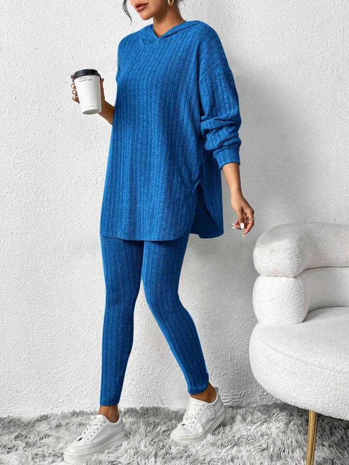 Casual outfit for ladies with oversized sweater and leggings Lune London