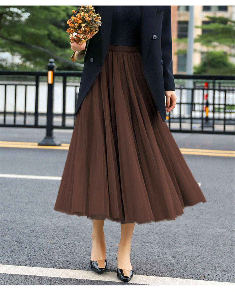 Elegant tulle skirt for women with a flared cut and an elastic waistband Lune London