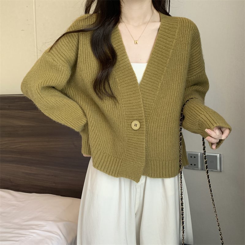 Cardigan tendance femme avec décolleté en V profond et fermeture à boutons Chic & Stil