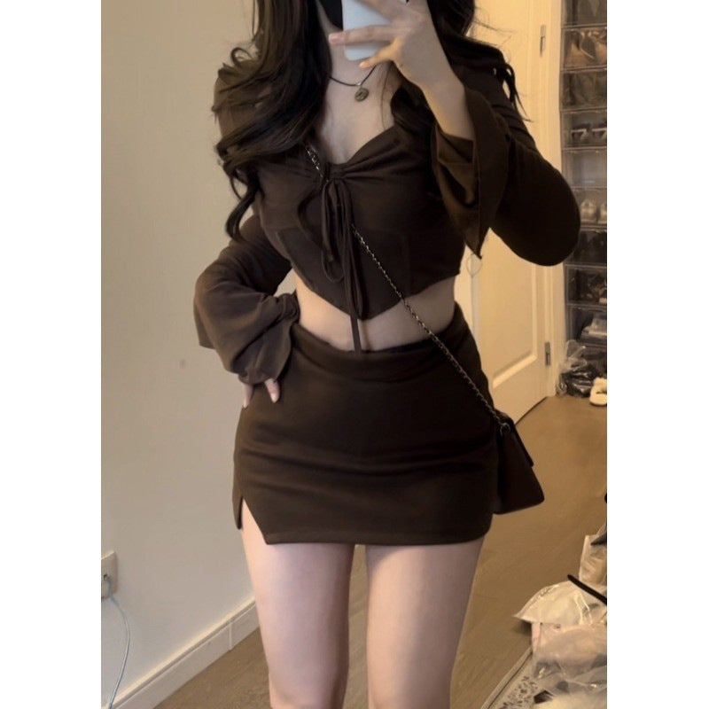 Women's casual crop top with knot and figure-flattering mini skirt