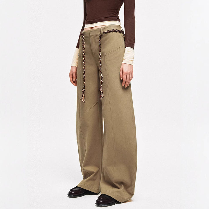 Pantalons Chino Amples pour Femmes avec Design Élégant et Ceinture Tressée Chic & Stil