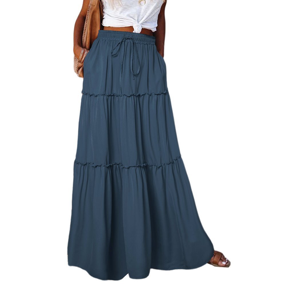 Long and flowing skirt for women with an elastic waistband and practical pockets Lune London