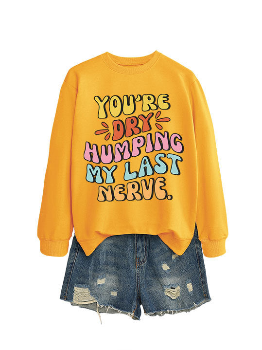 Sweat-shirt femme avec slogan de bande dessinée joyeux et coupe décontractée Chic & Stil