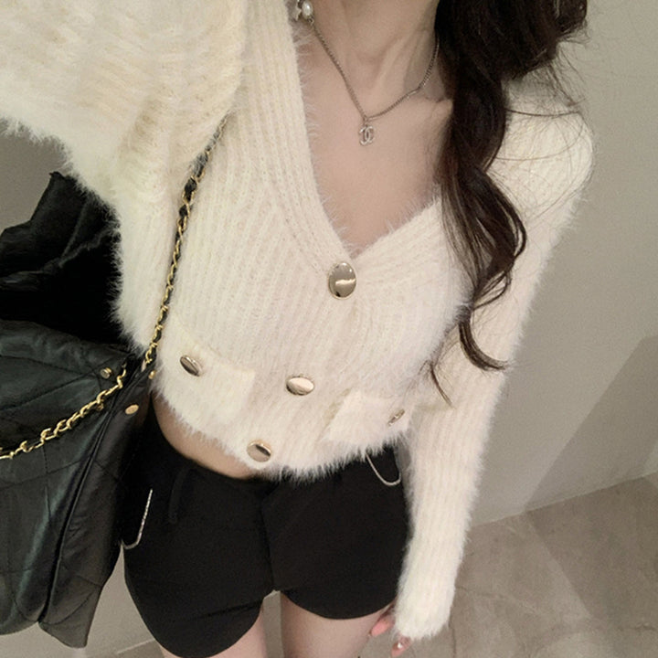 Cardigan en peluche pour femmes avec détails de boutons et poches pratiques Chic & Stil