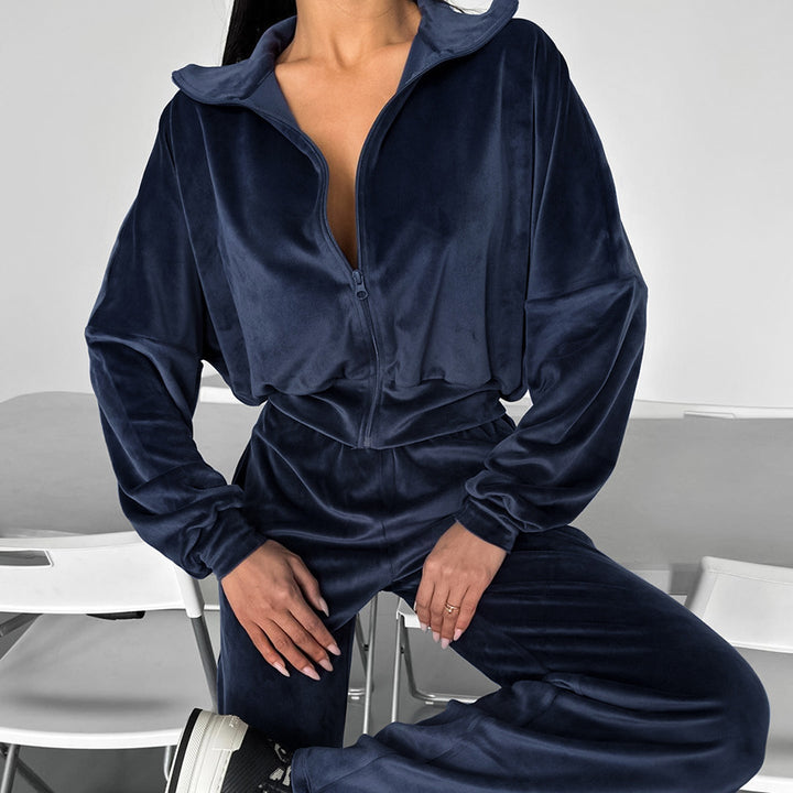 Casual sports set for women in velvety material with a loose fit Lune London