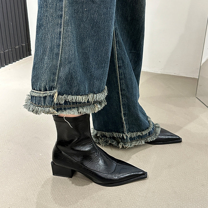 Elegant boots for ladies with pointed toe and square heel Lune London