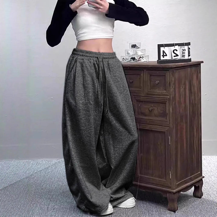 Wide women's jogger pants with elastic waistband Lune London