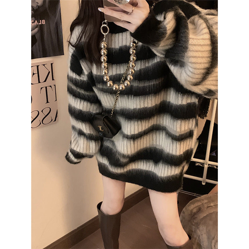 Chunky knit sweater for women with a modern striped pattern and a relaxed fit Lune London