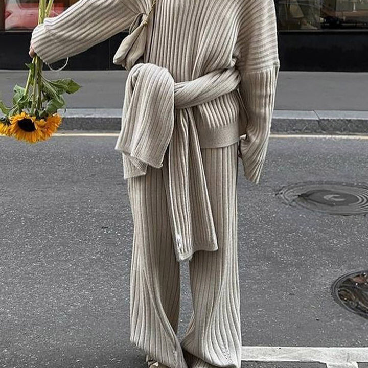Complete knitted sweater for women with a relaxed and modern cut Lune London