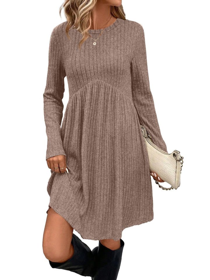 Casual maxi dress for women with ribbed design and pockets Lune London