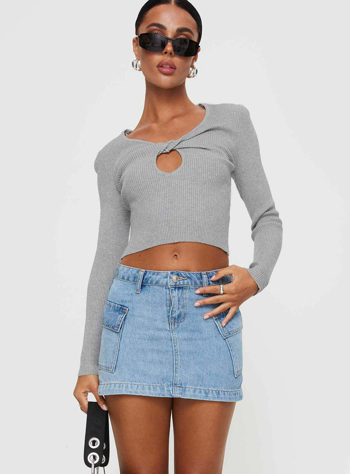 Top for women with an elegant neckline and a fitted silhouette Chic & Stil