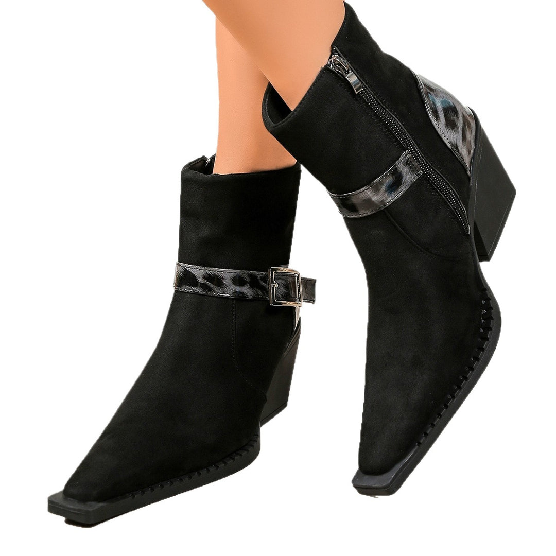 Lune London Elegant ankle boots for ladies with a modern design and stylish metallic accents