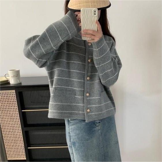 Ladies comfortable cardigan with fine stripes and practical pockets Lune London
